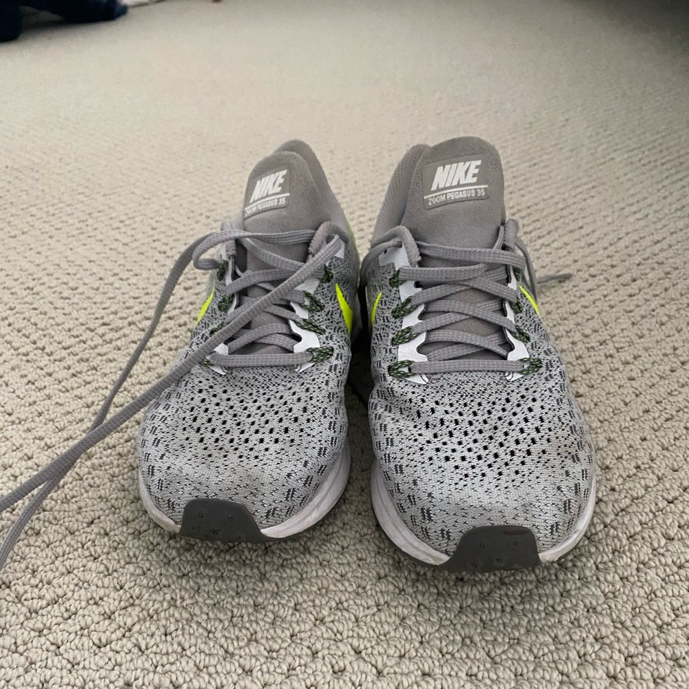 Nike, Size 10, Zoom Pegasus 35 Sneakers